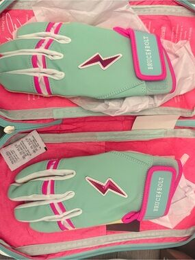 Bruce Bolt batting gloves - new